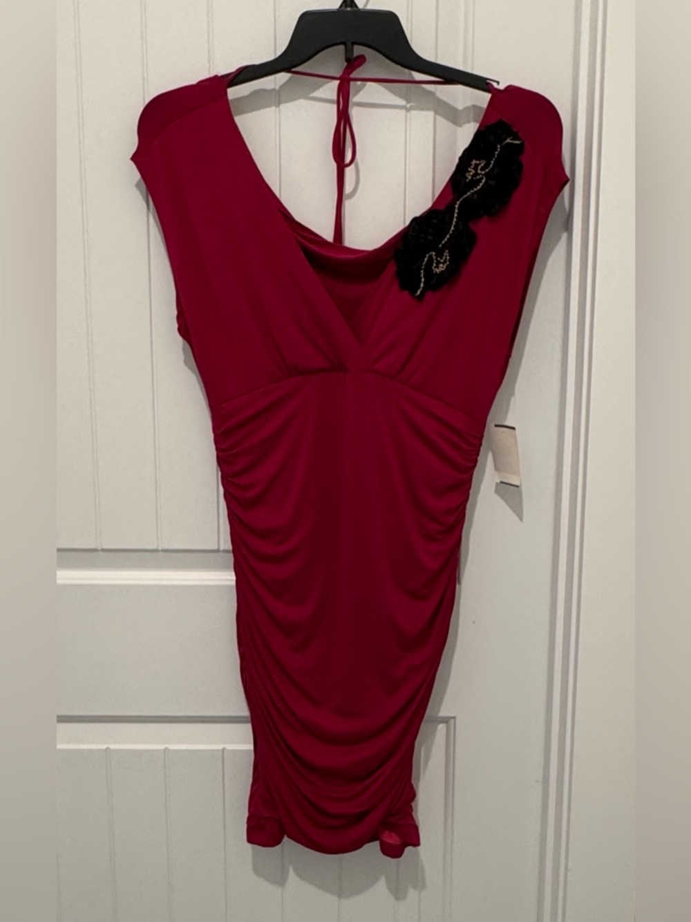 🌺NWT Women’s Large Ruched V-Neck Midi Dress with Black Floral Applique ✨💲45
